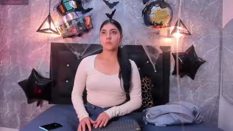 Kystal Taylor online show from November 1, 1:02 pm