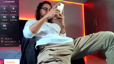 kuzzcoo online show from February 14, 11:20 pm