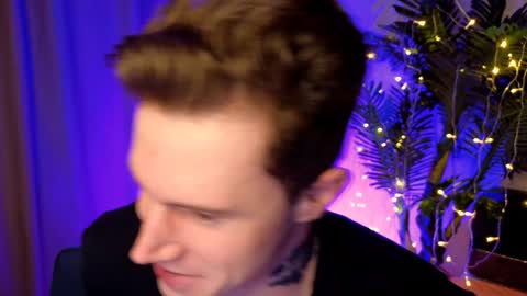 Snapshot of kyle_4u chatting on December 31, 9:39 pm Kyle online show from December 31, 9:39 pm