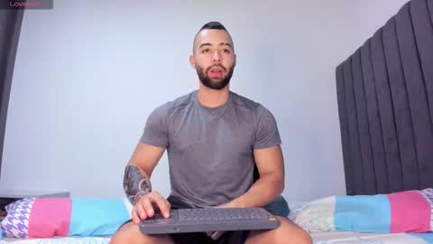 Snapshot of kyle_collinz chatting on November 7, 8:09 pm Kyle collinz online show from November 7, 8:09 pm