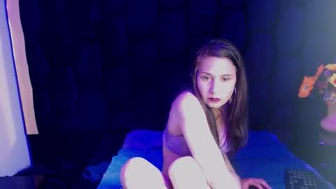 kylie_bloom online show from October 27, 12:04 am