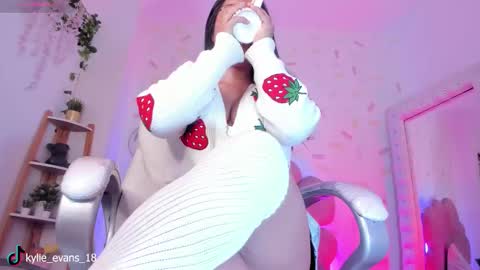 Kylie online show from November 4, 11:04 pm