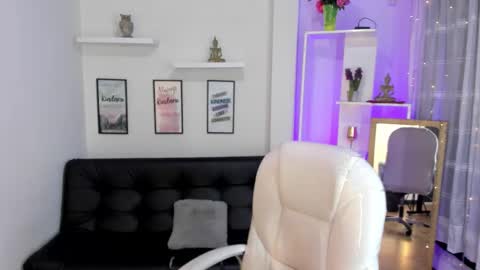 kylie online show from October 21, 1:56 pm