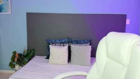 Kylie Reyes  online show from February 4, 7:00 pm