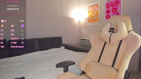 Ann online show from December 2, 3:04 am