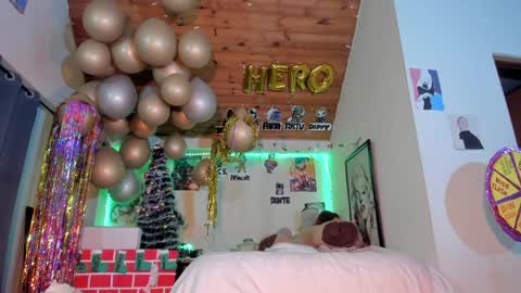 Snapshot of kyliekandy chatting on December 9, 1:07 am online show from December 9, 1:07 am