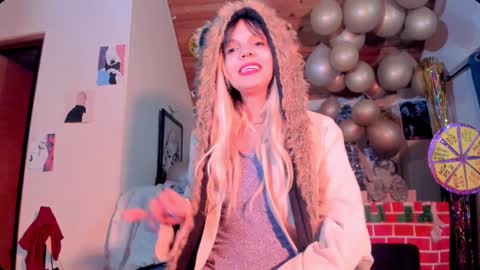 Snapshot of kyliekandy chatting on January 1, 12:21 am online show from January 1, 12:21 am