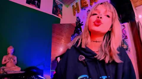 Snapshot of kyliekandy chatting on October 22, 2:56 am online show from October 22, 2:56 am