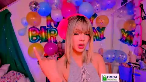 Snapshot of kyliekandy chatting on November 19, 2:11 am online show from November 19, 2:11 am