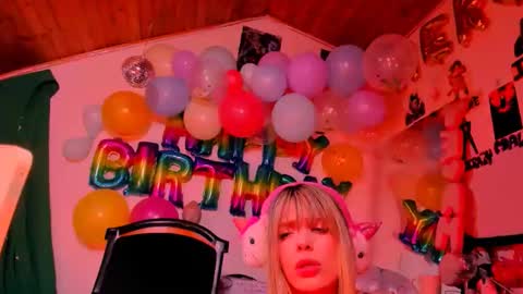 Snapshot of kyliekandy chatting on November 20, 12:33 am online show from November 20, 12:33 am