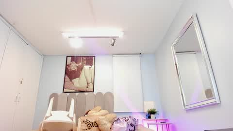 Cris  online show from February 2, 11:30 am