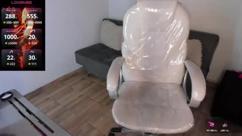  L A R A   online show from September 11, 9:48 pm