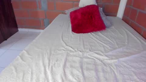 Snapshot of ladahear_ chatting on December 30, 4:19 pm Akyra online show from December 30, 4:19 pm