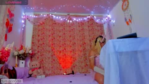 Laden And Juan online show from November 22, 11:15 pm