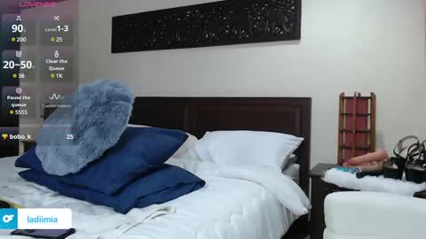 Mia online show from December 10, 6:38 pm