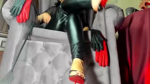 Snapshot of lady__leather chatting on November 4, 3:11 pm GoddessLeather online show from November 4, 3:11 pm