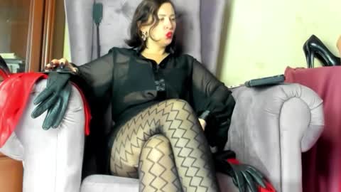 Snapshot of lady__leather chatting on November 18, 11:36 am GoddessLeather online show from November 18, 11:36 am