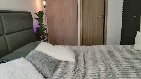 Snapshot of lady_ni chatting on September 24, 12:52 pm 700 1300 -5 online show from September 24, 12:52 pm