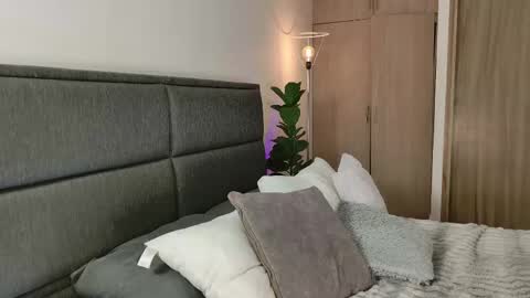 Snapshot of lady_ni chatting on September 25, 1:37 pm 700 1300 -5 online show from September 25, 1:37 pm