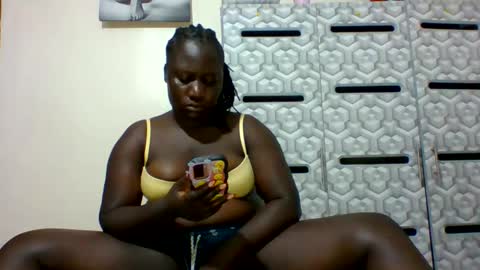 lindah32 online show from December 19, 12:13 am