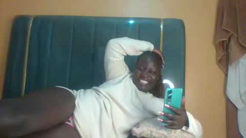 lindah32 online show from September 17, 12:01 am