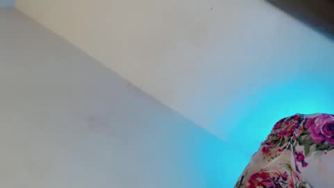 Snapshot of ladylove28 chatting on February 16, 6:54 am its Katniss online show from February 16, 6:54 am