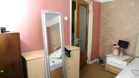 Snapshot of ladymariahx chatting on December 15, 10:58 pm ladymariahx online show from December 15, 10:58 pm