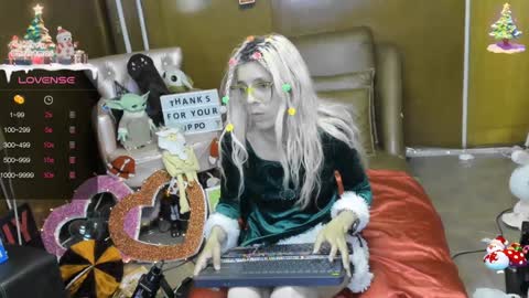 Snapshot of laflakita21 chatting on December 17, 11:38 pm Skinnygirl online show from December 17, 11:38 pm