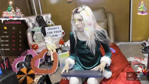 Snapshot of laflakita21 chatting on December 24, 1:49 am Skinnygirl online show from December 24, 1:49 am