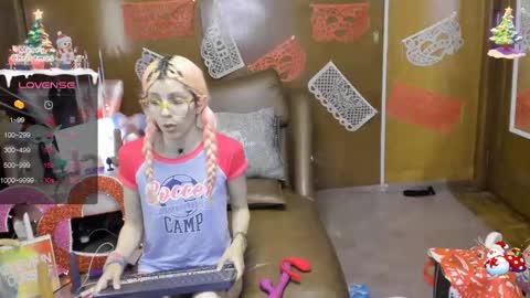 Snapshot of laflakita21 chatting on February 14, 1:02 am Skinnygirl online show from February 14, 1:02 am