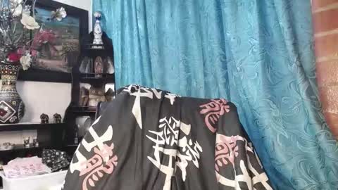 laia_hadid online show from November 20, 11:10 am