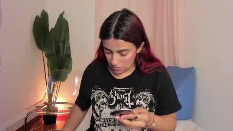 Snapshot of laia_jonees chatting on September 28, 12:10 pm Laia online show from September 28, 12:10 pm