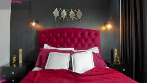 Snapshot of laia_jonees chatting on November 20, 12:05 pm Laia online show from November 20, 12:05 pm