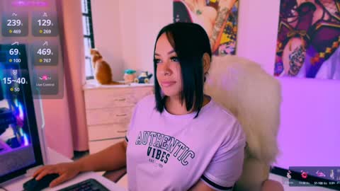 lalablack1_ online show from December 19, 9:17 pm