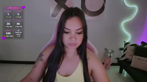 lalablack1_ online show from October 26, 7:09 pm