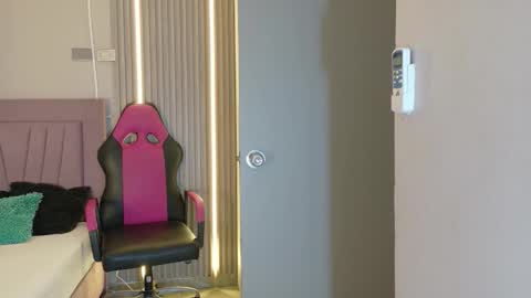 Laura online show from November 30, 12:20 pm