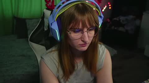 Snapshot of lana_del_kay chatting on December 5, 6:32 am Kay online show from December 5, 6:32 am