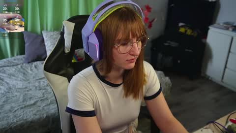 Snapshot of lana_del_kay chatting on December 6, 7:43 am Kay online show from December 6, 7:43 am