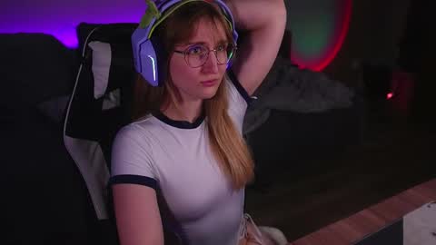 Snapshot of lana_del_kay chatting on September 28, 8:25 pm Kay online show from September 28, 8:25 pm