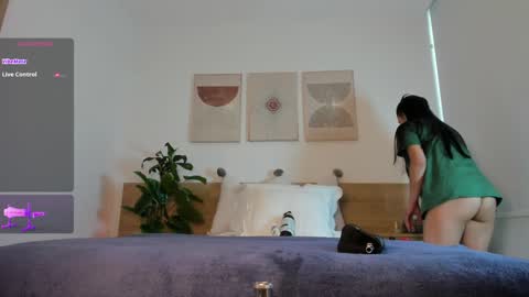 lana_kane_ online show from December 8, 3:35 pm