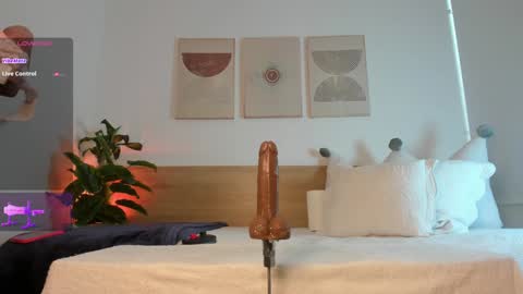 lana_kane_ online show from December 10, 3:12 pm