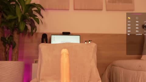 lana_kane_ online show from January 4, 7:44 pm