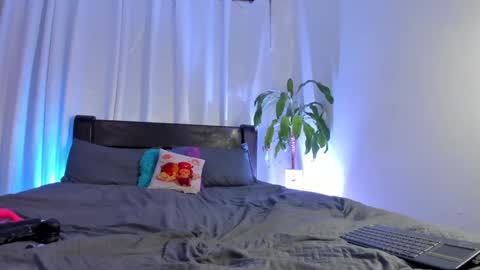 Snapshot of lanaa_paul1 chatting on December 2, 5:37 pm emma online show from December 2, 5:37 pm