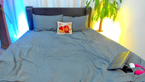 Snapshot of lanaa_paul1 chatting on December 13, 4:16 pm emma online show from December 13, 4:16 pm