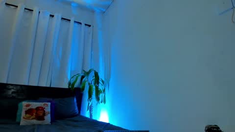 Snapshot of lanaa_paul1 chatting on February 14, 11:42 am emma online show from February 14, 11:42 am