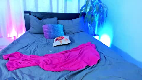 Snapshot of lanaa_paul1 chatting on February 19, 1:29 am emma online show from February 19, 1:29 am