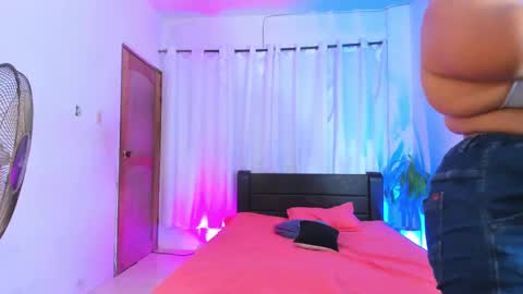 Snapshot of lanaa_paul1 chatting on March 10, 5:29 pm emma online show from March 10, 5:29 pm