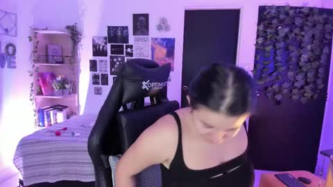 lanaherondale_ online show from November 30, 9:13 am