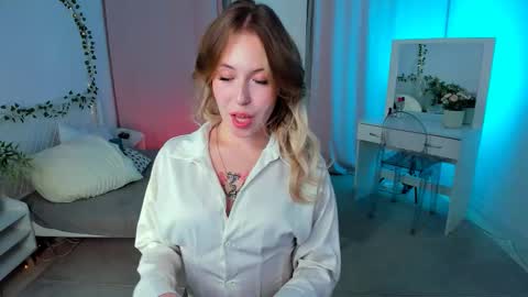 Lana online show from October 17, 9:50 pm