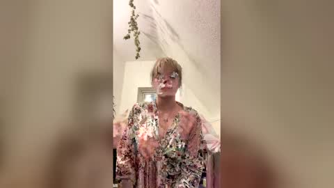 Snapshot of laneybel chatting on December 4, 6:55 am laneybel online show from December 4, 6:55 am